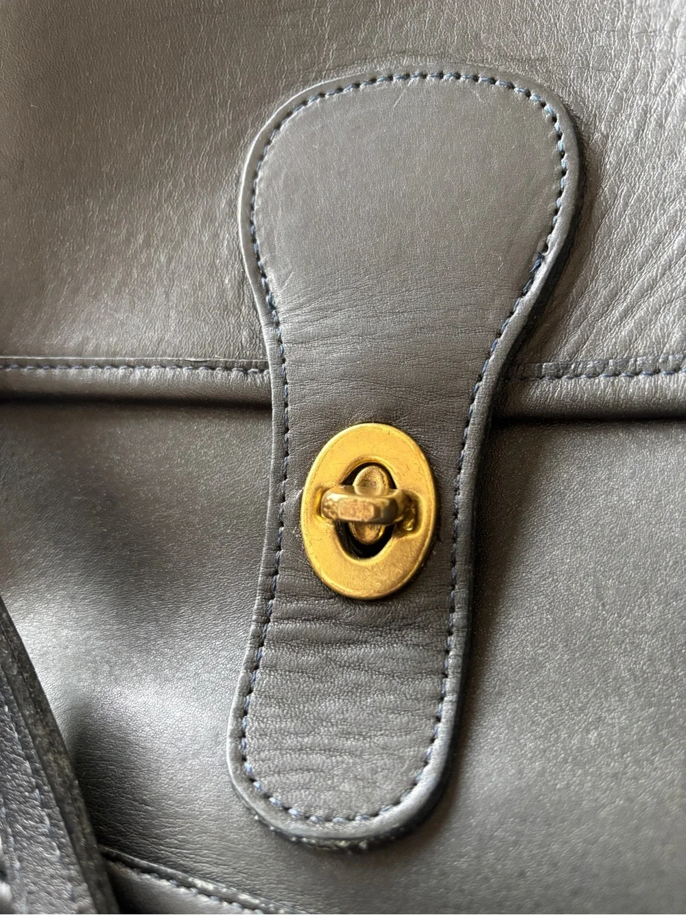 COACH Vintage Coach Station Bag Black crossbody bag